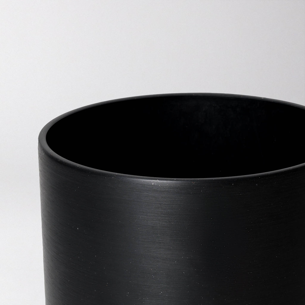 Beachwood- 9" Signature Stone Planter & Saucer