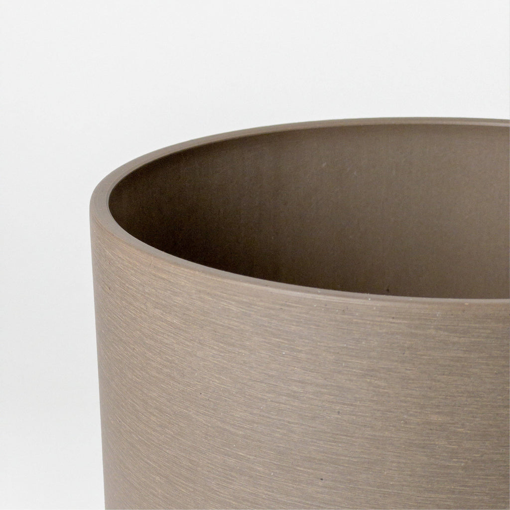 Beachwood- 9" Signature Stone Planter & Saucer