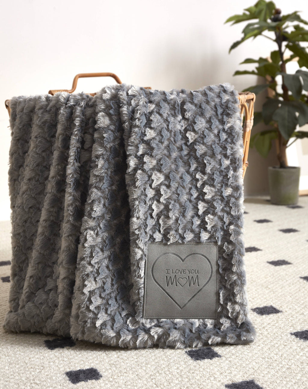 "I Love You Mom" 1-Ply Faux Fur Patch Throw 50"x60"