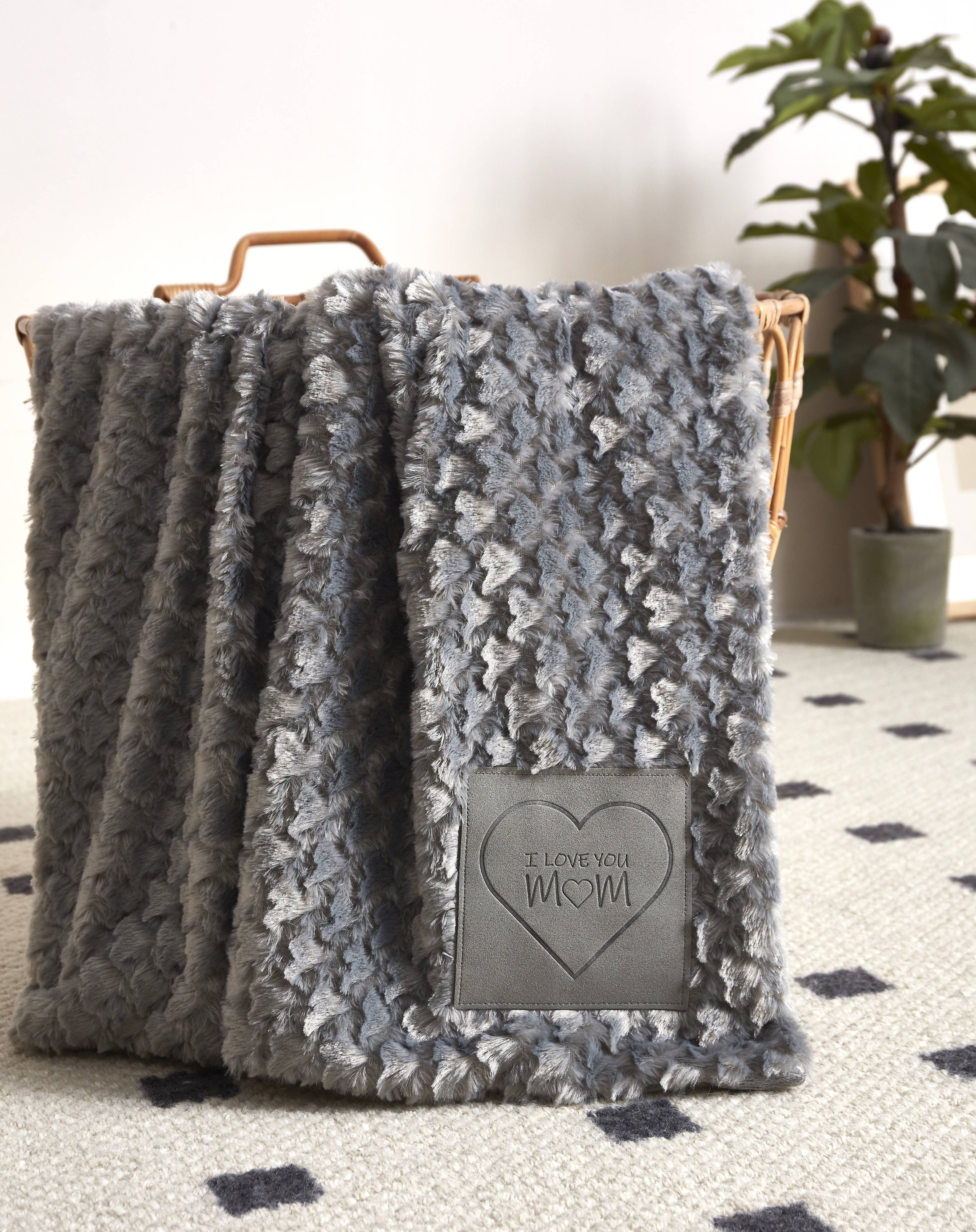"I Love You Mom" 1-Ply Faux Fur Patch Throw 50"x60"