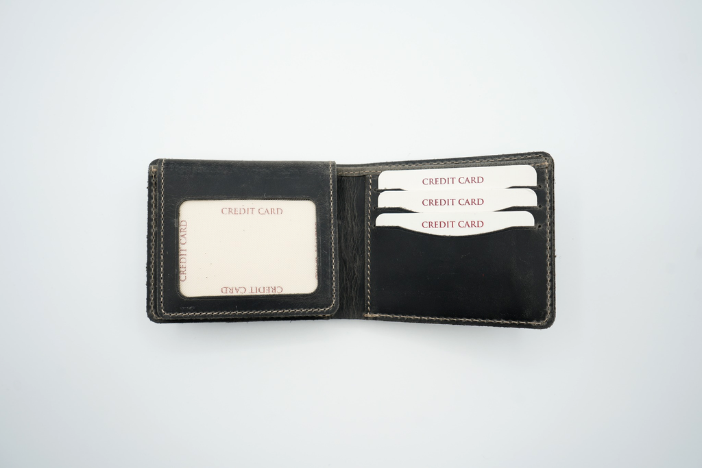 Men’s Leather Bifold Wallet: Brown