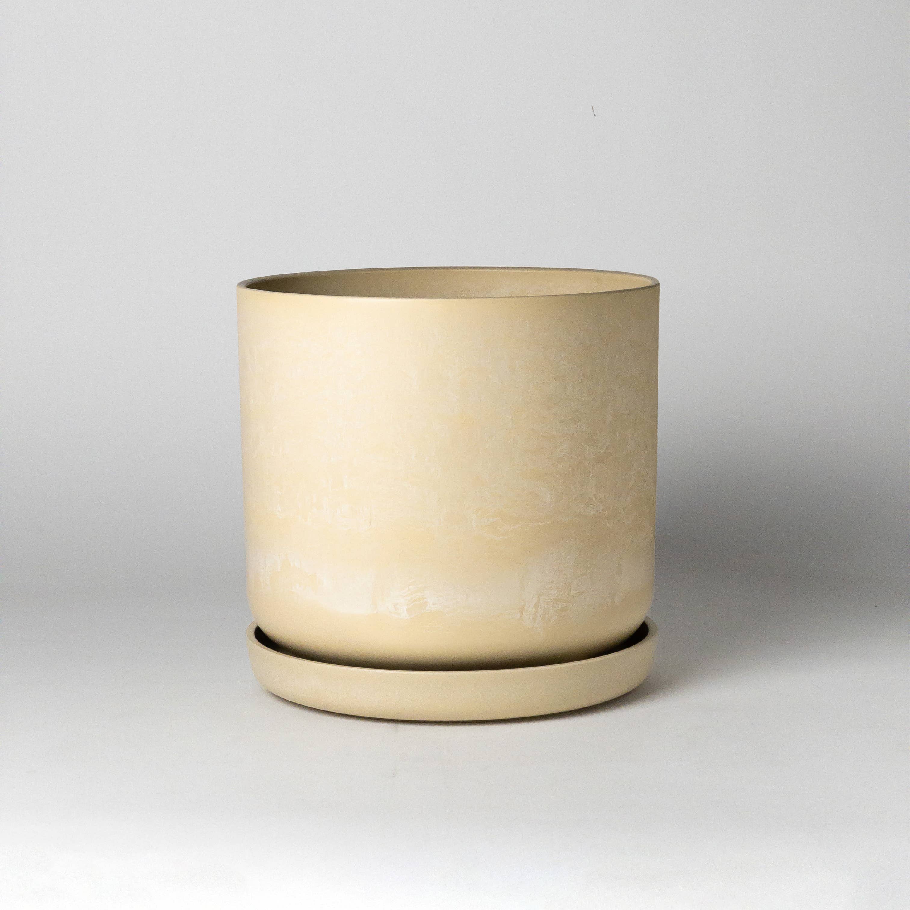 Beachwood- 9" Signature Stone Planter & Saucer