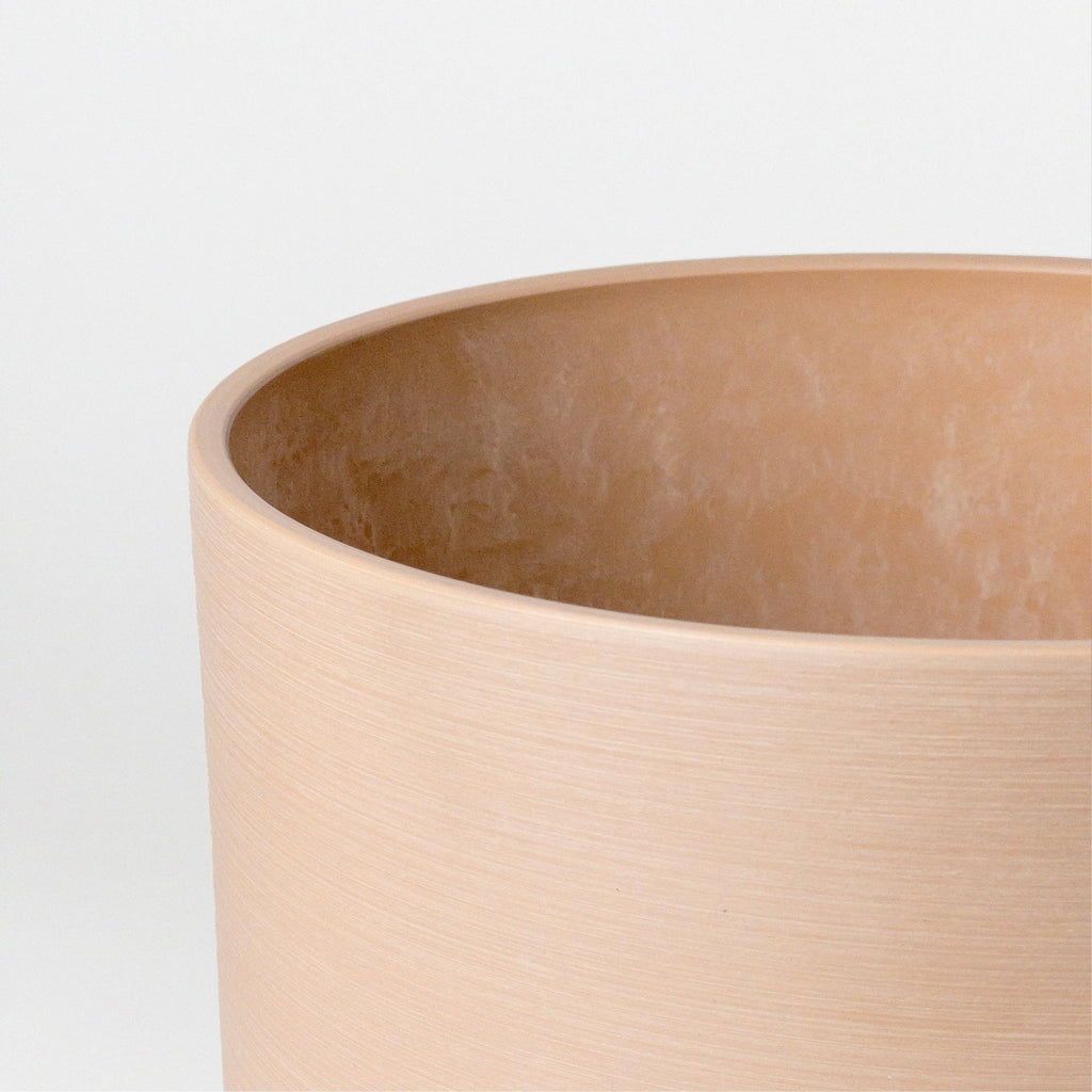 Beachwood- 9" Signature Stone Planter & Saucer