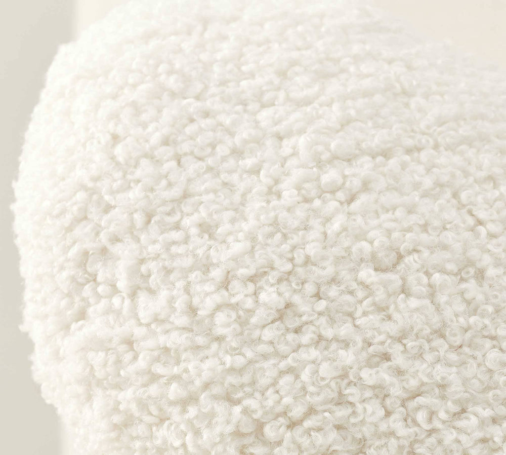 FLUFFERY - Heart-shaped plush throw pillow decoration