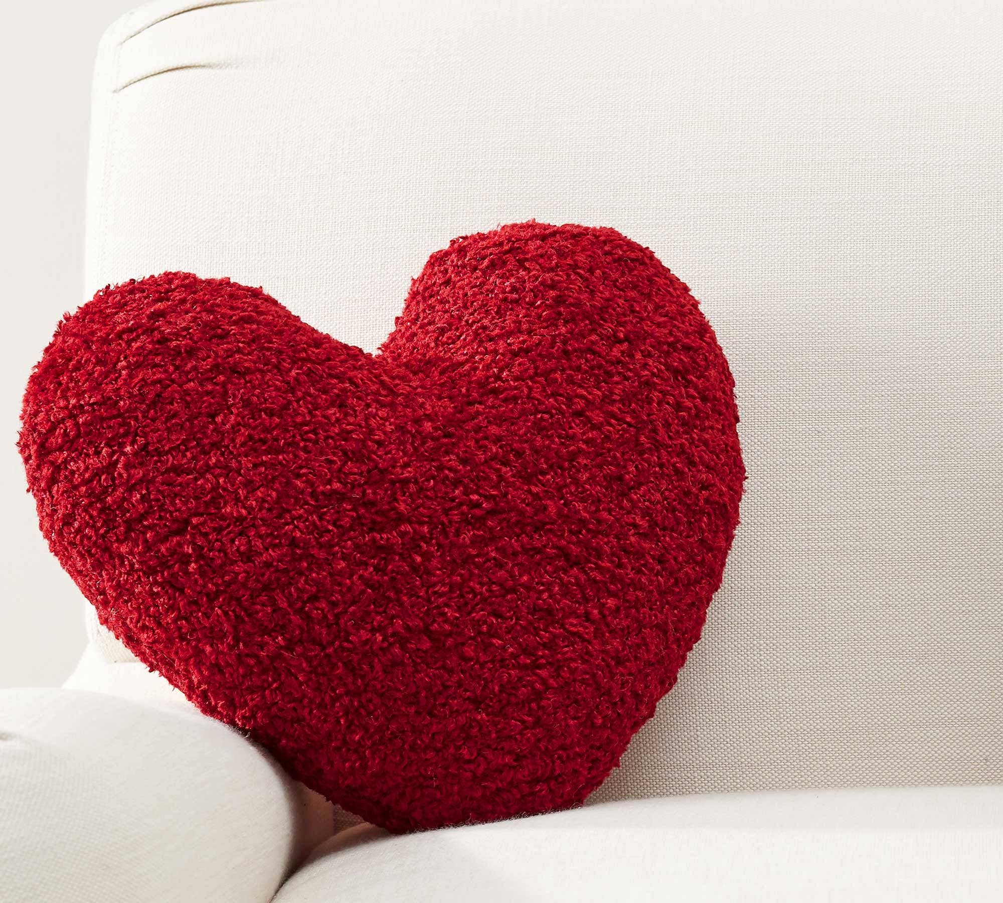 FLUFFERY - Heart-shaped plush throw pillow decoration