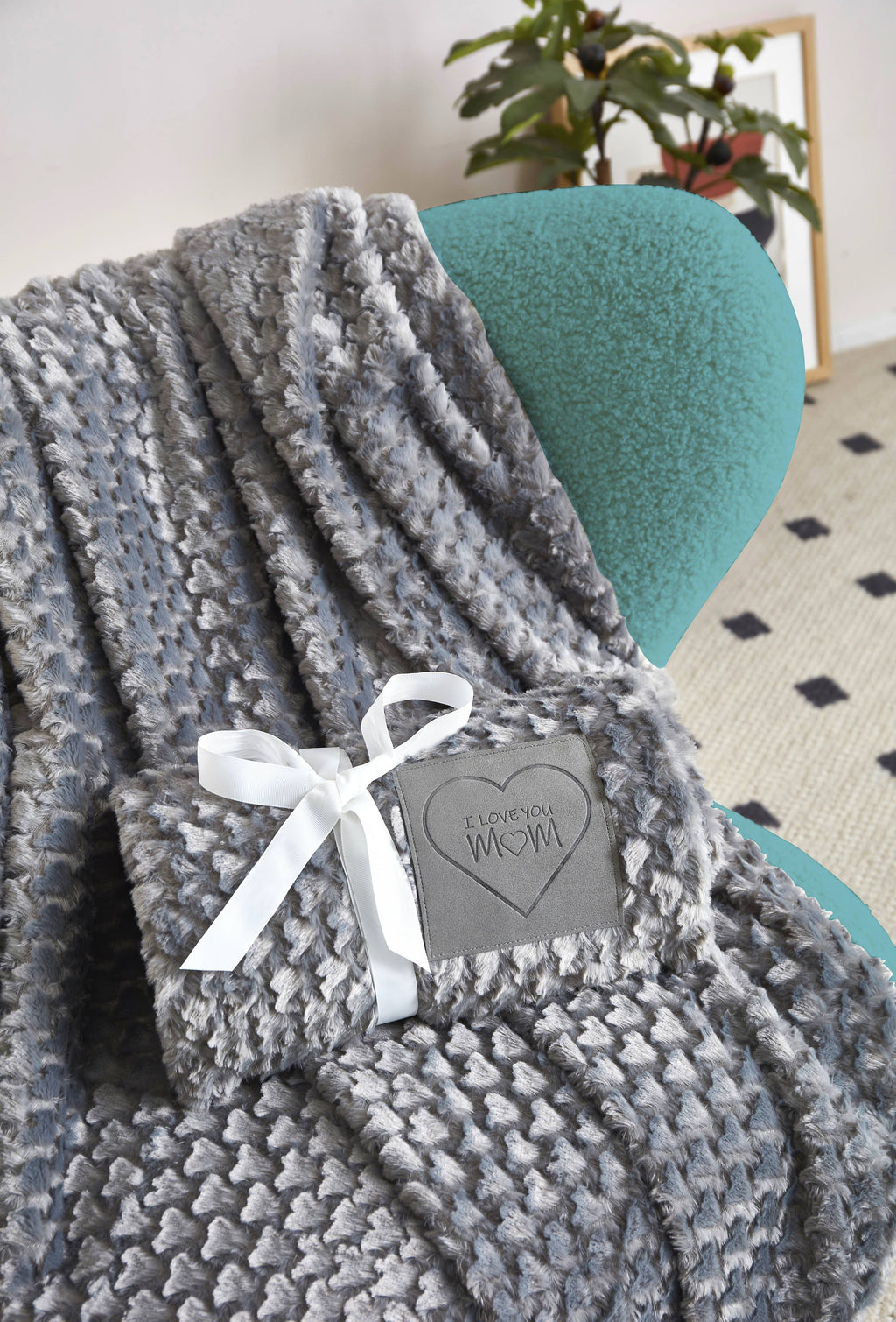 "I Love You Mom" 1-Ply Faux Fur Patch Throw 50"x60"