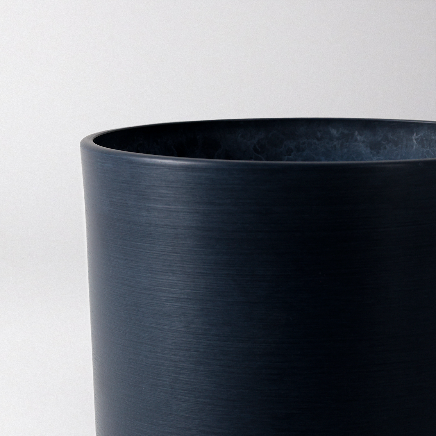 Beachwood- 9" Signature Stone Planter & Saucer