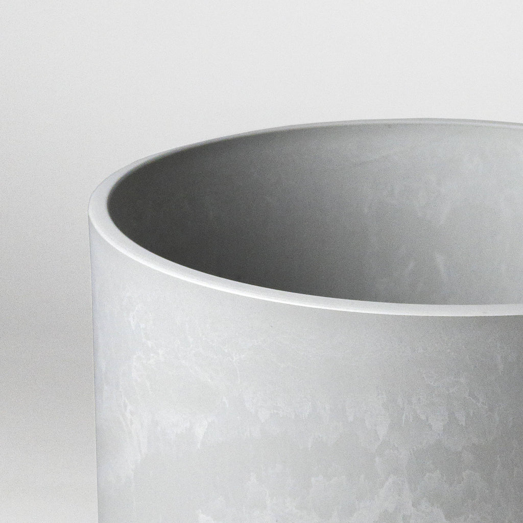 Beachwood- 9" Signature Stone Planter & Saucer