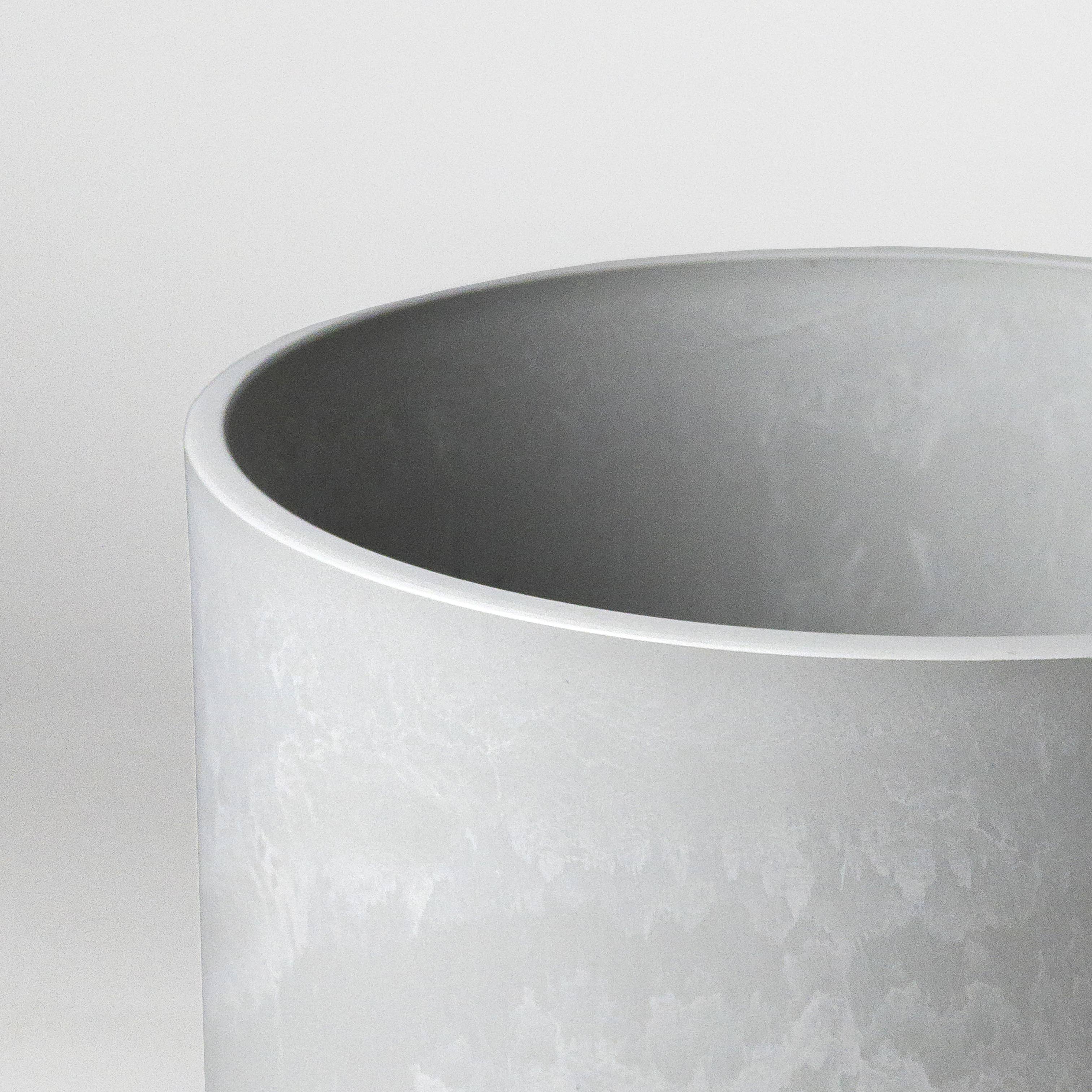 Beachwood- 9" Signature Stone Planter & Saucer