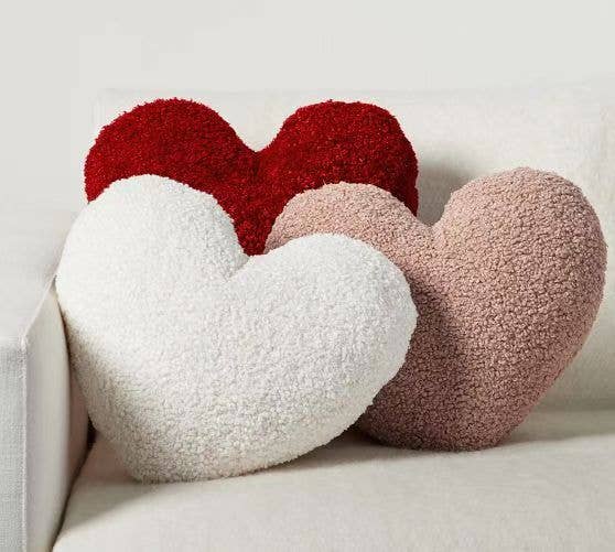 FLUFFERY - Heart-shaped plush throw pillow decoration
