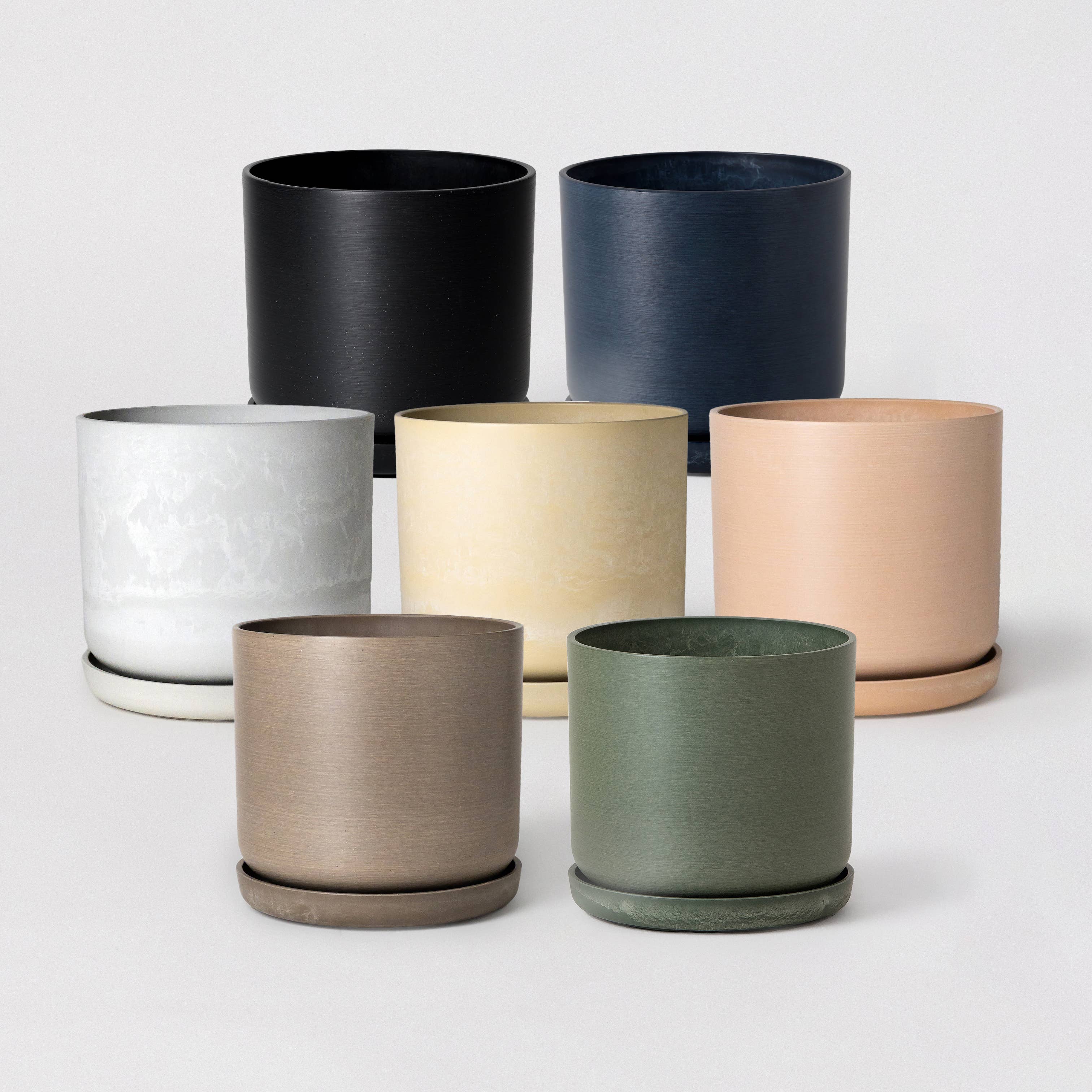 Beachwood- 9" Signature Stone Planter & Saucer