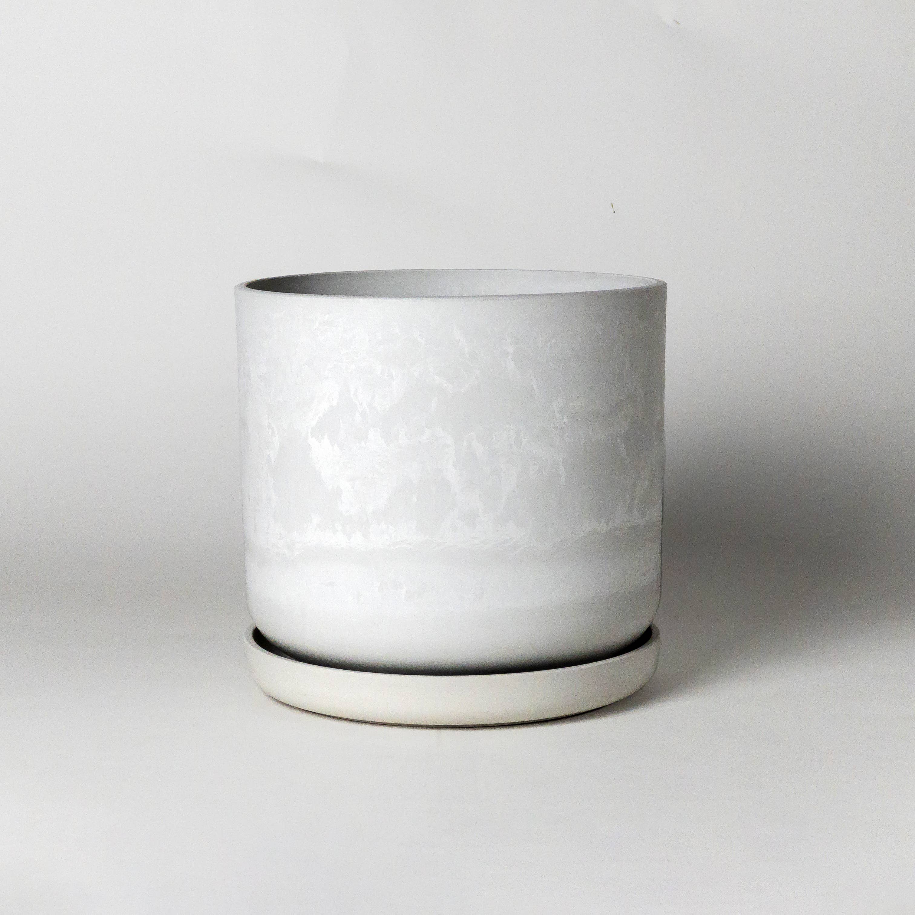 Beachwood- 9" Signature Stone Planter & Saucer